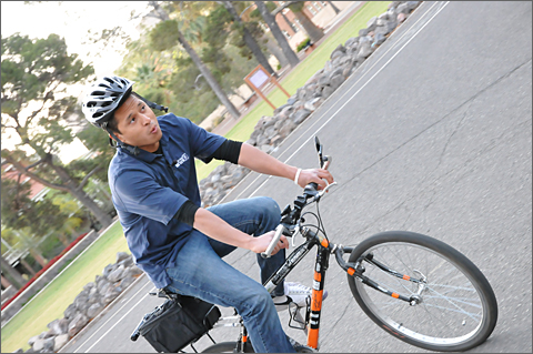 Bicycle photography - KOLD-TV reporter David Gonzalez borrows my bike