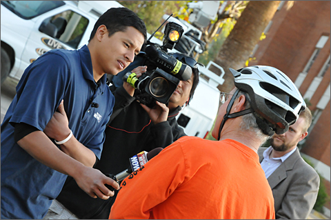 Bicycle photography - KOLD-TV reporter David Gonzalez interviews Tucson Mayor Jonathan Rothschild